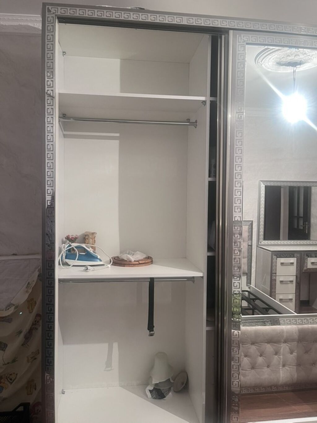 Sürgülü qapılı 3 bölməli qarderob - Rəng: ağ (gümüşü dekor xətləri və — Şkaflar, Saray (4)