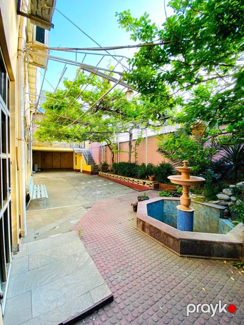 Satılır 8 otaqlı həyət evi/bağ evi 350 m² — Bakı
