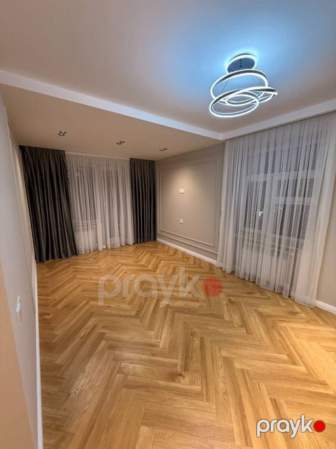 Satılır 2 otaqlı köhnə tikili 55 m²