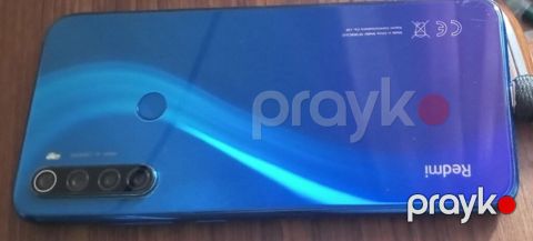 Redmi smartfon – mavi-bənövşəyi gradient arxa panel - Arxa paneldə — Ağdaş