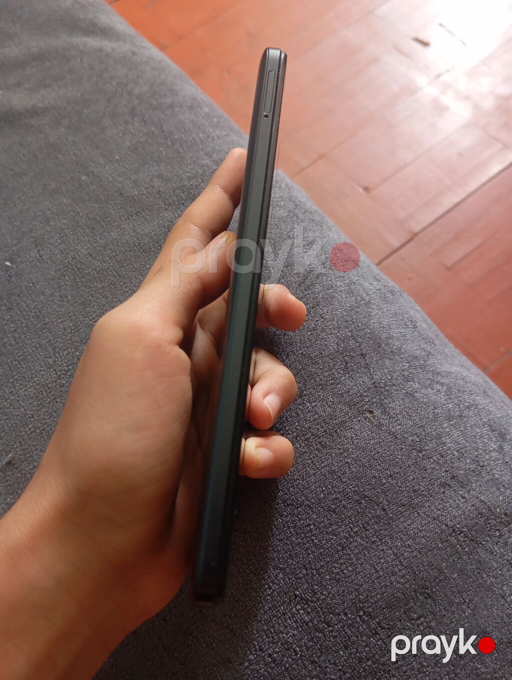 Smartfon (qara rəng, nazik korpus) Xüsusiyyətlər: - Üst hissədə 3,5 — Digər smartfonlar, Mingəçevir (4)