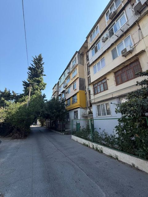 Satılır 4 otaqlı köhnə tikili 112 m² — Bakı