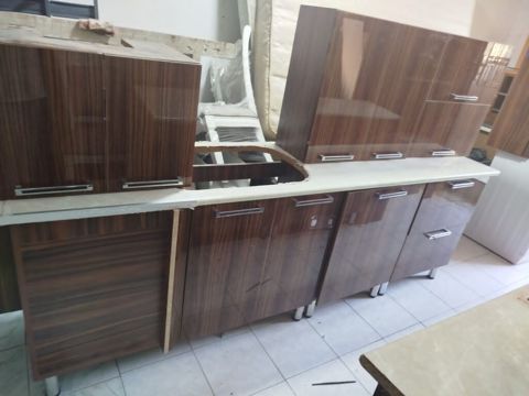 3 metr metbex mebeli uzerinde hec ne verilmir *Qiymet 300 azn* Mebel — Bakı
