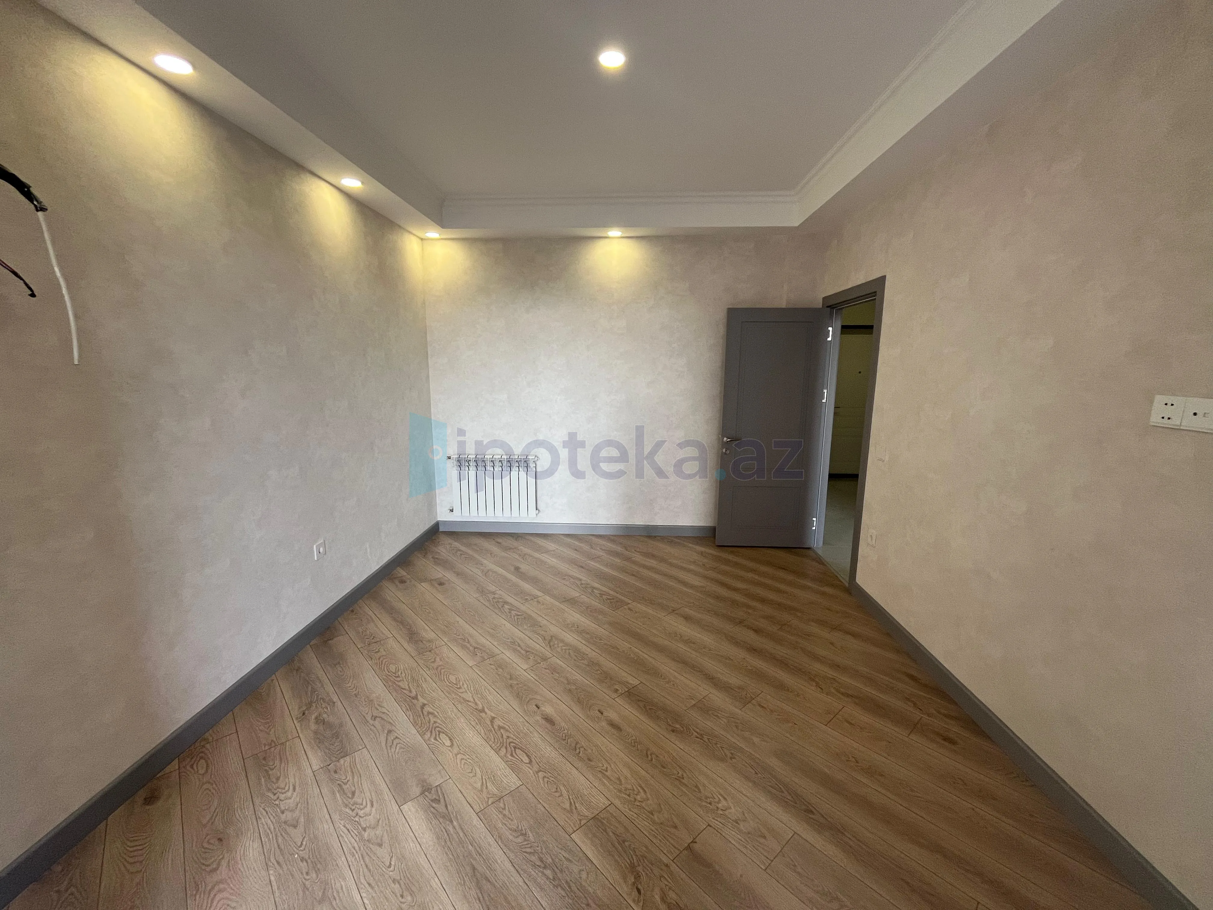 Satılır: 3 Otaq, Yeni tikili, Binəqədi r., 7-ci mkr q., 107.00 m² — Bakı