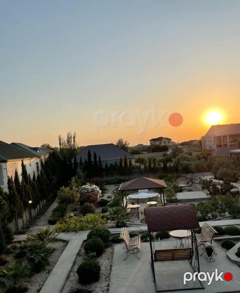 Satılır 12 otaqlı həyət evi/bağ evi 600 m² — Bakı