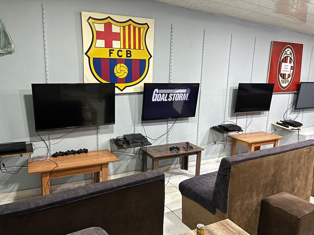 5 ədəd PS3 5 ədəd TV 5 ədəd divan 5 ədəd kronsteyne 5 ədəd masa lazımi — Digər, Masazır (3)