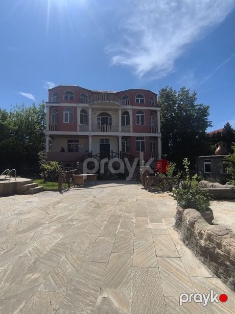 Satılır 8 otaqlı həyət evi/bağ evi 400 m²