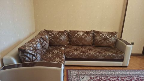 Künc divan açılmır. Bazası var. Qiymət 259 AZN. Ünvan Xırdalan — Saray