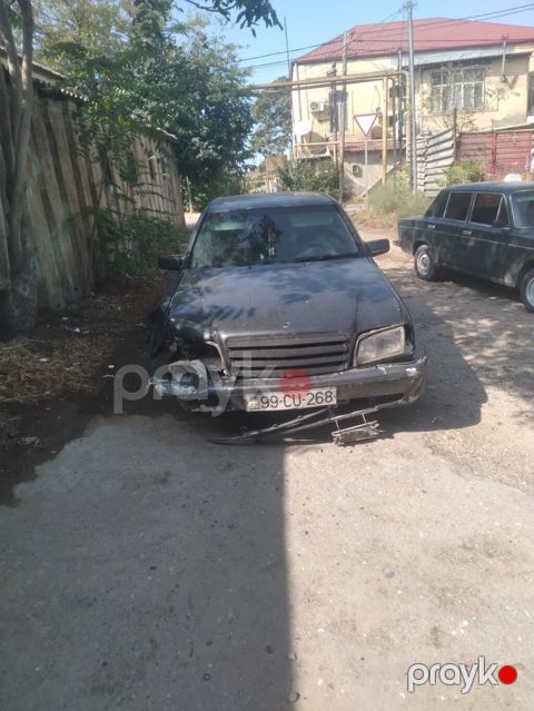 Mercedes-Benz C 180: 1.8 l 1999 il Sedan — Digah