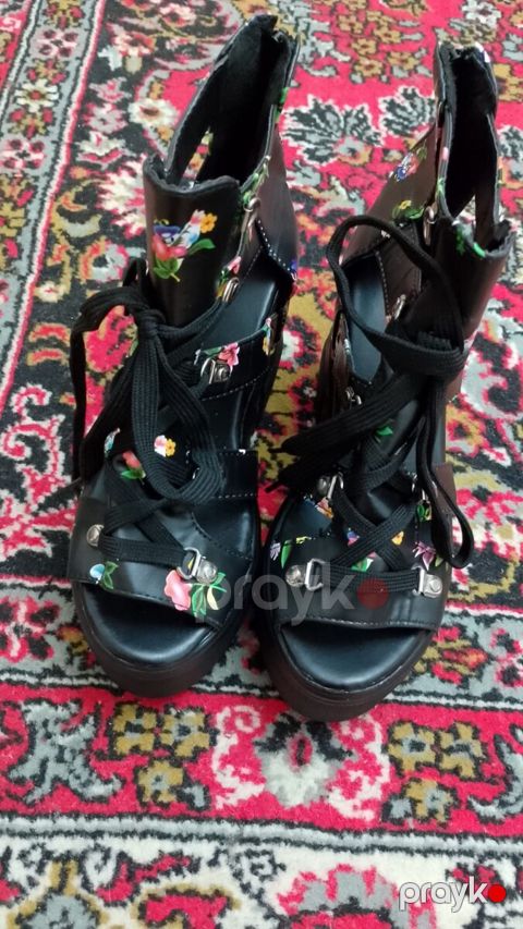 Hündürdaban ayaqqabı — Bakı