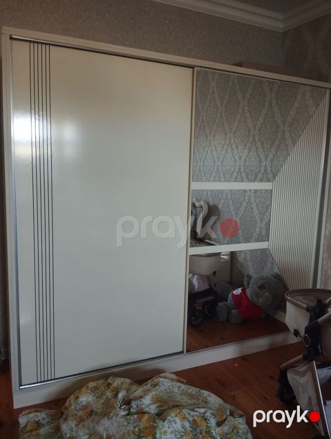 Sürgülü qapılı paltar şkafı - Rəng: krem/ivory tonlarda - Dizayn: bir — Digah