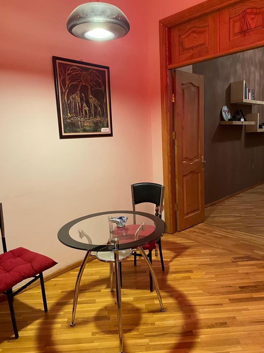 Satılır 4 otaqlı köhnə tikili 210 m² — Mənzil, Bakı (9)