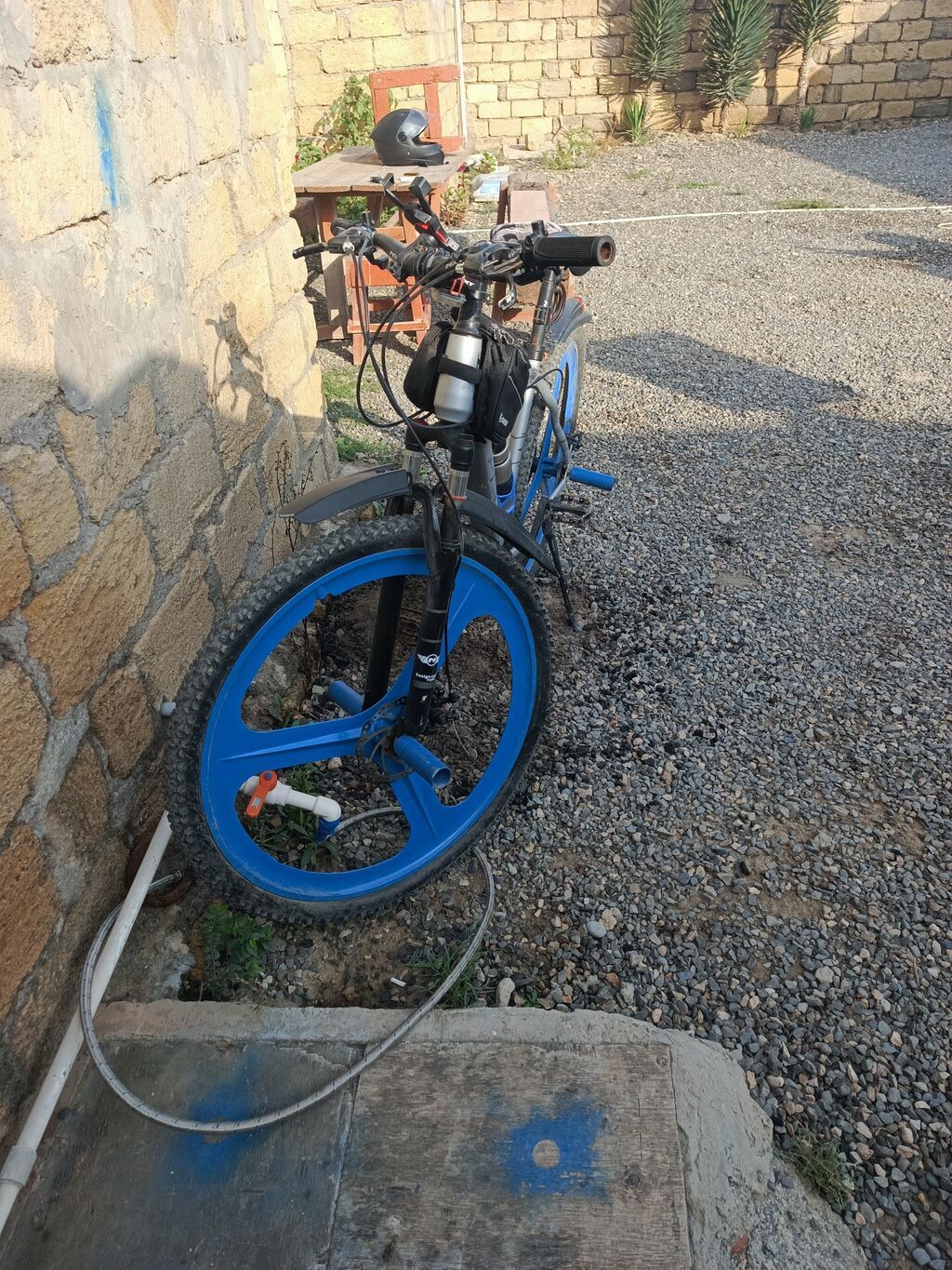 Velosiped – dağ/şosse tipli hibrid - Rəng: gümüşü gövdə, mavi təkər — Dağ velosipedləri, Sumqayıt (2)
