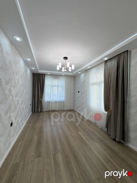 Satılır 2 otaqlı köhnə tikili 68 m²