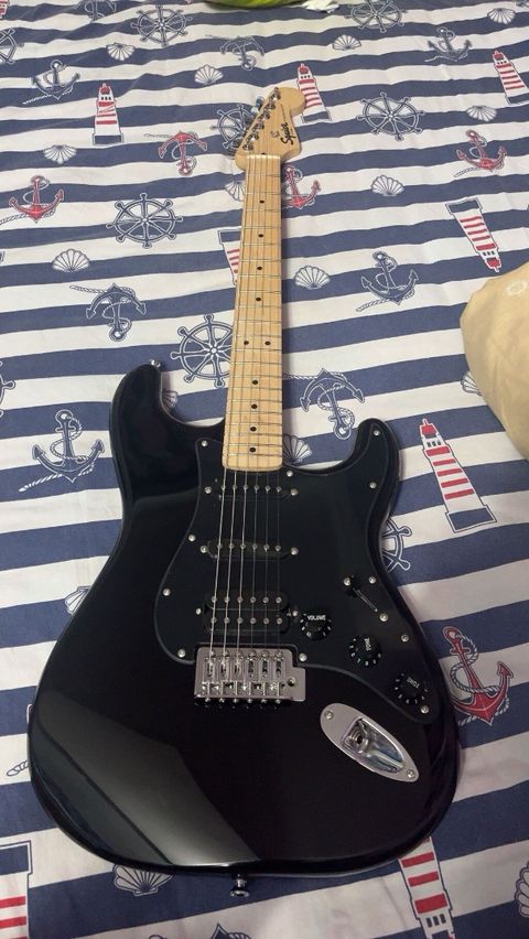 Squier Stratocaster tipli elektrik gitara (HSS) - Korpus: klassik — Bakı