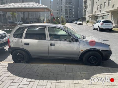 Opel Corsa: 1.6 l 1996 il 325000 km Hetçbek