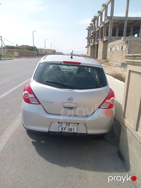 Nissan Tiida, gümüşü rəng, hatchback kuzov. Əsas xüsusiyyətlər
