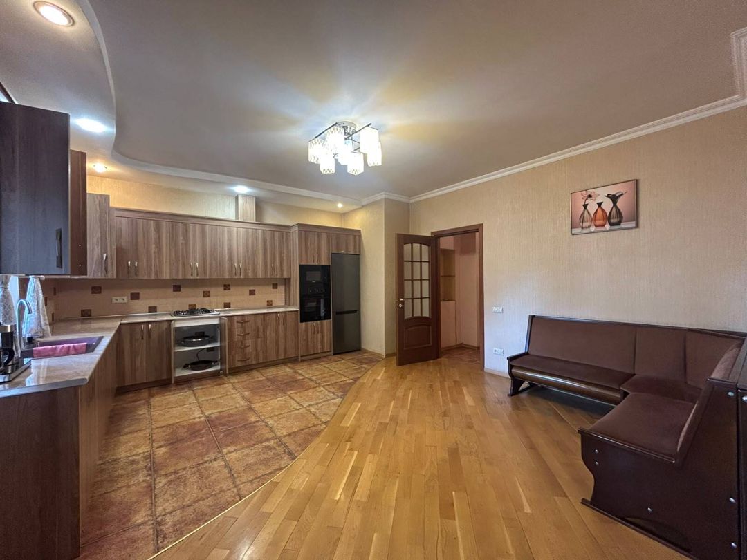 İcarəyə verilir 4 otaqlı yeni tikili 210 m² — Mənzil, Bakı (11)