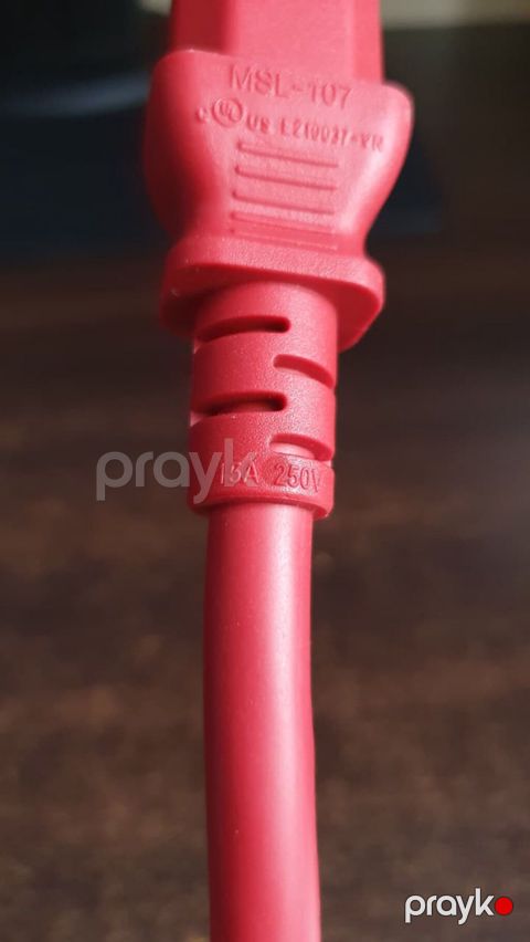 Uzadıcı kabel IEC C13–C14 uzatma kabeli. Yenidir. Qalın və