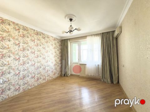 Bakı, 8-ci mikrorayon, 2 otaqlı, Köhnə tikili, m. Azadlıq Prospekti, 65 kv. m