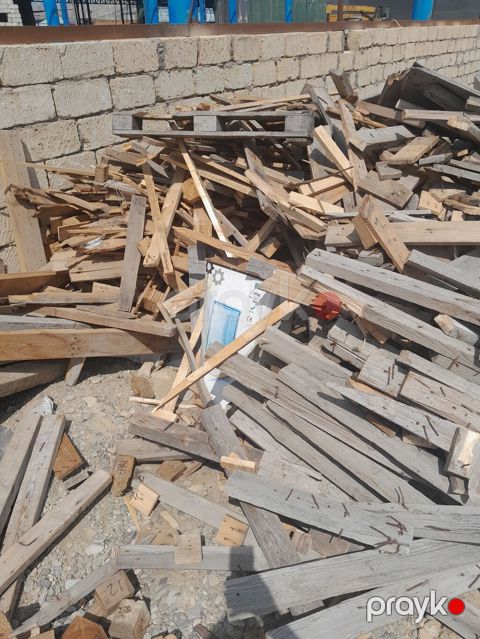 Qarışıq ölçülərdə taxta qırıntıları və hissələr - Material — Qobu