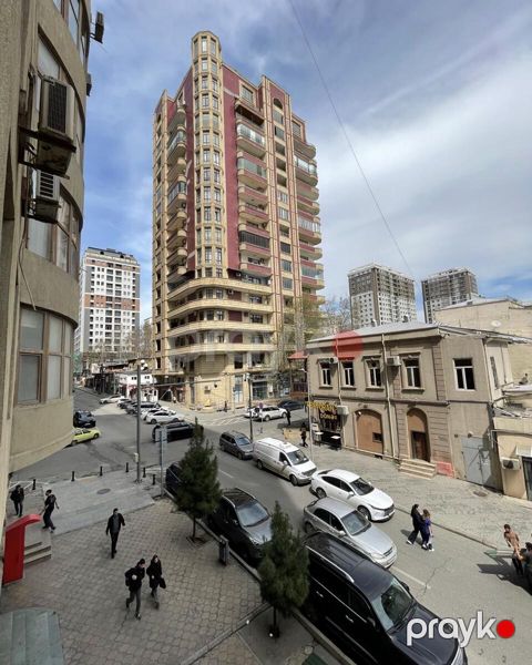 Satılır obyekt 680 m² — Bakı