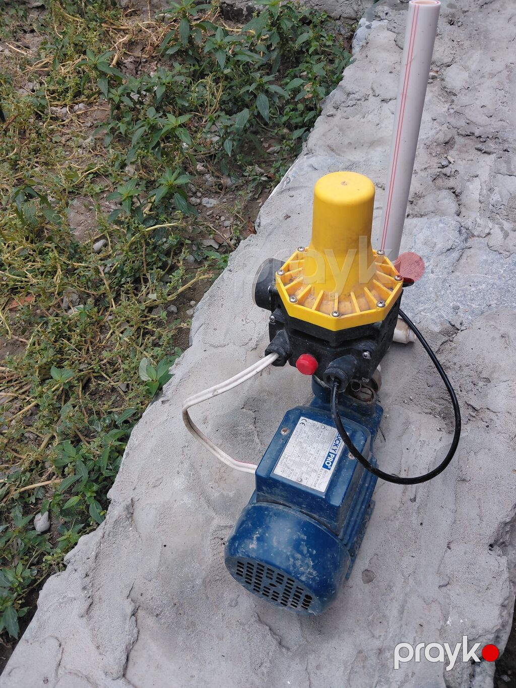 Su matoru ve ustunde hidrafor ile birlikde Məhsul: Avtomatik su nasosu — Su nasosu, Şəki (2)