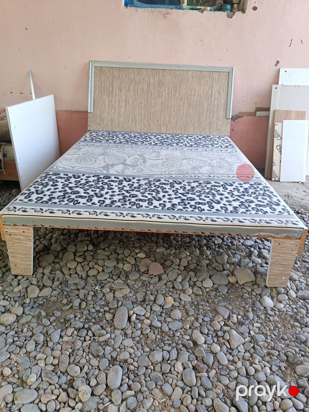 İki nəfərlik taxt çarpayı - Ölçü: təxmini 140–160 sm en, 190–200 sm — Yataqlar, Bərdə