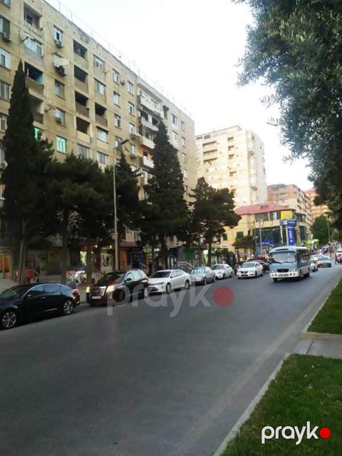 Satılır 2 otaqlı köhnə tikili 60 m² — Bakı
