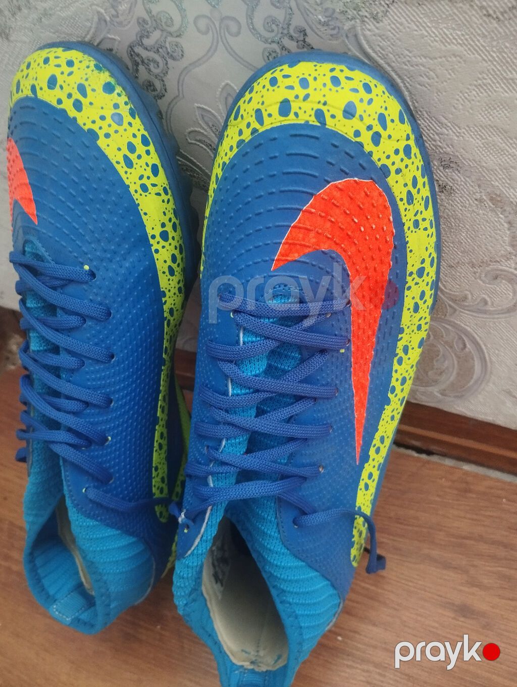 44 razmer futbol uçun butsi bir dəfə geyinilib,ayağım qirildiği uçun — Krossovkalar, Bakı
