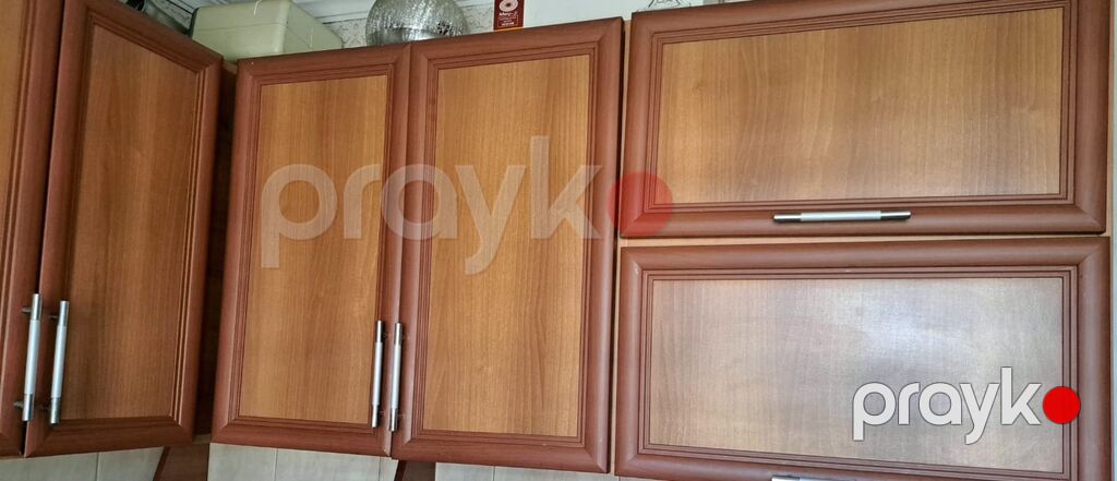Mətbəx mebel dəsti və lavabo - Üst divar dolabları: klassik taxta — Mətbəx mobilyası, Masazır