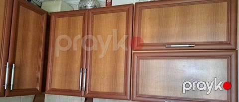 Mətbəx mebel dəsti və lavabo - Üst divar dolabları: klassik taxta — Masazır