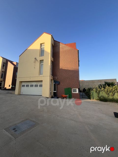 Satılır 7 otaqlı həyət evi/bağ evi 400 m² — Bakı
