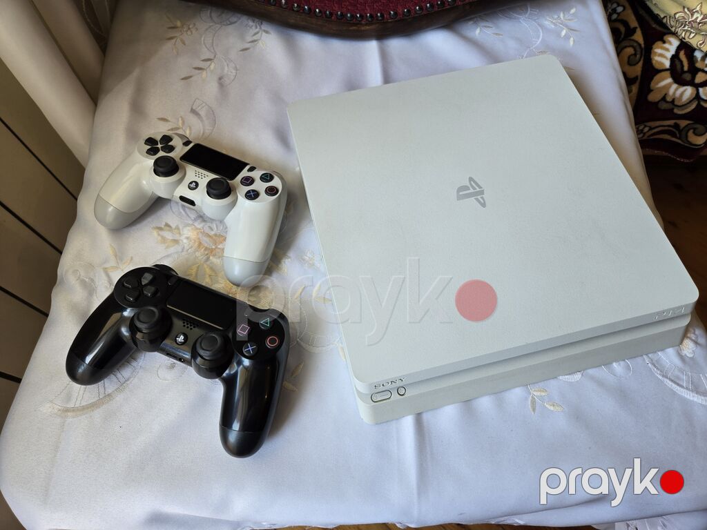 PlayStation 4 Slim (ağ rəng) İdeal vəziyyətdə, heç bir problemi — Oyun konsolları, Bakı
