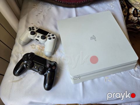 PlayStation 4 Slim (ağ rəng) İdeal vəziyyətdə, heç bir problemi — Bakı