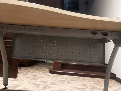 Ofis/iş masası – metal karkaslı, MDF üst səthli - Üst lövhə: açıq — Ofis mebeli