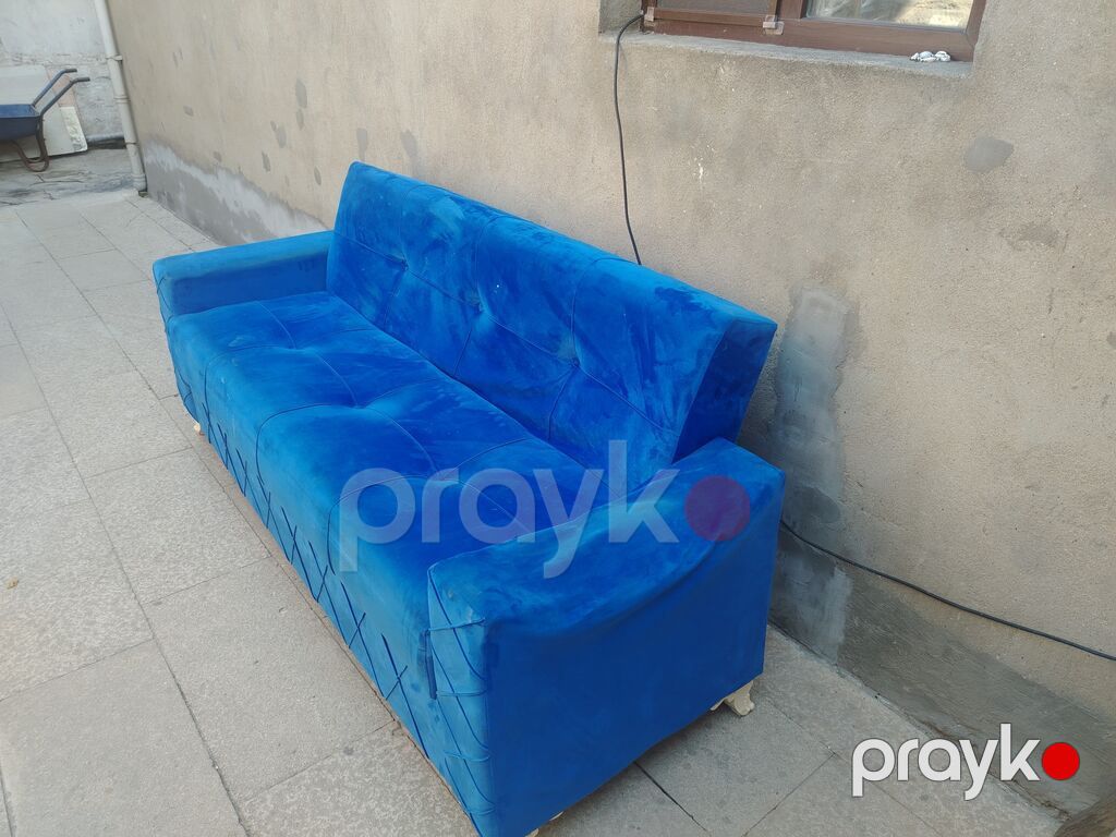 Mavi məxməri üçnəfərlik divan - Rəng: parlaq kobalt/mavi - Material — Divanlər, Bakı (2)