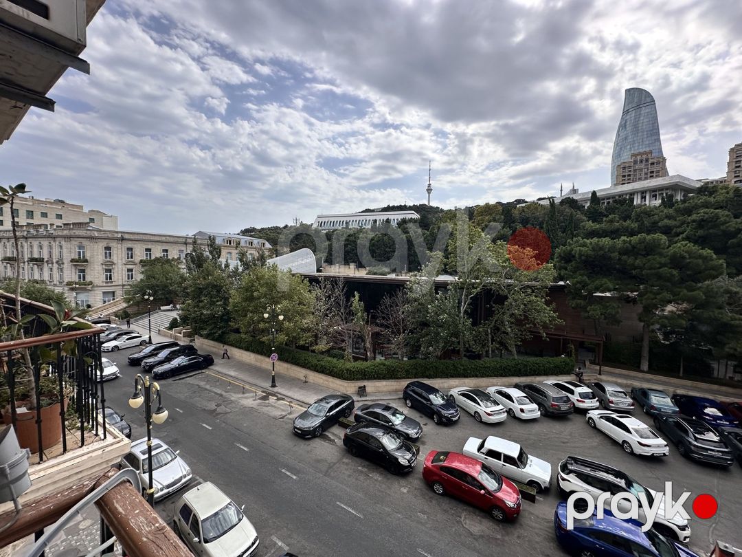 Satılır 3 otaqlı köhnə tikili 100 m² — Mənzil, Bakı (2)