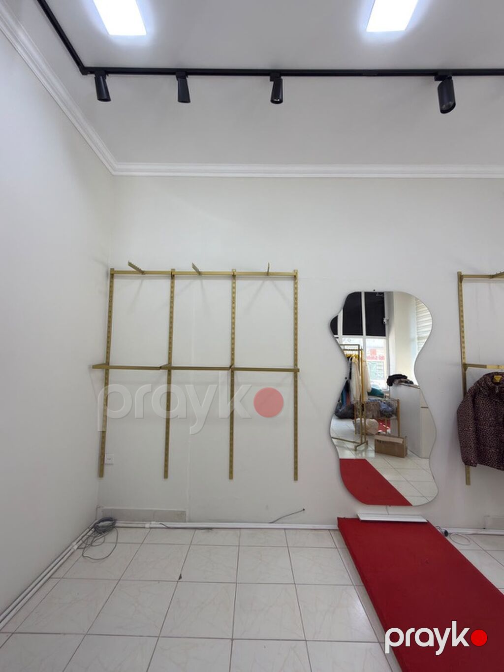 Butik üçün vitrin və avadanlıq dəsti - Qızılı rəngli divar asqı — Digər, Bakı