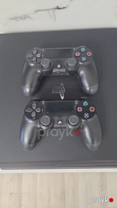 Məhsul: Sony PlayStation 4 Pro oyun konsolu + 2 ədəd DualShock — Xırdalan