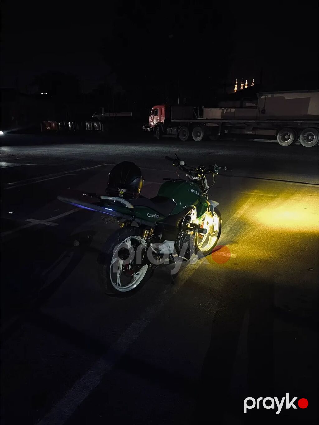 Motosiklet – yaşıl rəngli street/naked tip. Gecə sürüşləri üçün parlaq — Motosikletlər, Mehdiabad (2)