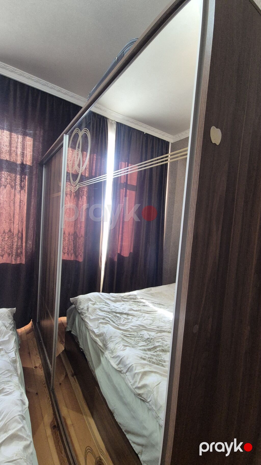 Saloğlu mebelGeniş güzgülü sürgülü qapılı dolab - Material: tünd ağac — Şkaflar, Bakı