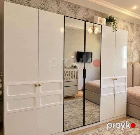 Dolab tezedir .380₼ satilir .Bahali mebel destinin dolabidir .Unvan — Bakı