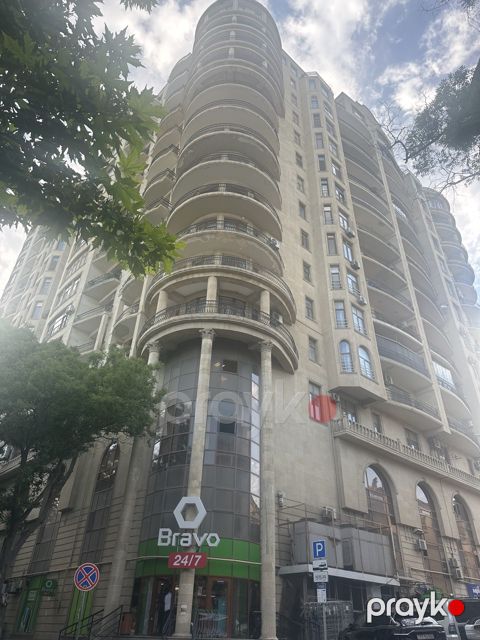Satılır 4 otaqlı yeni tikili 240 m²