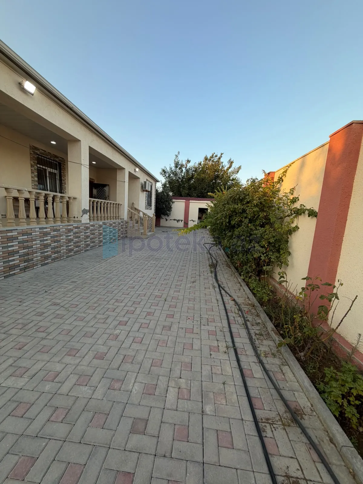 Satılır: 4 Otaq, Bağlar, Xəzər r., Şüvəlan q., 200.00 m² — Şüvəlan