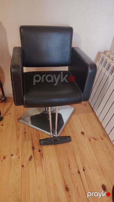 *Salon Kreslosu Satilir* *qiymeti 200₼* *ünvan Hövsan z⁹⁰kod7300* — Bakı