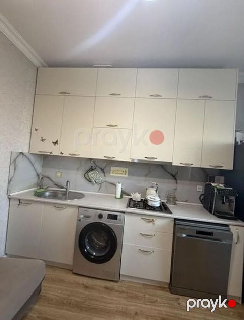 3 metr kuxna mebeli satilir.Ustunde aspırator moyka verilir.Qiy 450 — Bakı