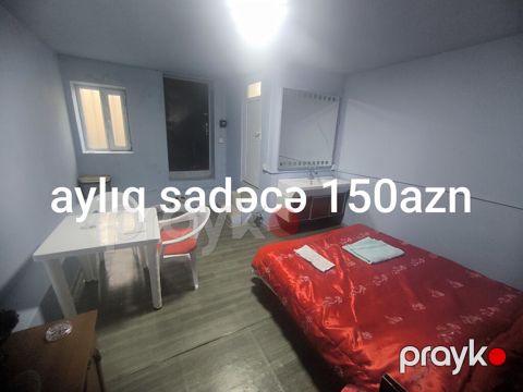 Asfalt yolun tam kənarında 6sot torpaqda yerləşir. həyətə maşın girir — Digah