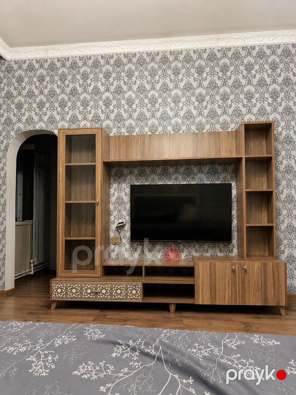 TV stendi və divar modulu - Material: ağac teksturalı laminat/MDF — Qonaq otağı üçün, Bakı