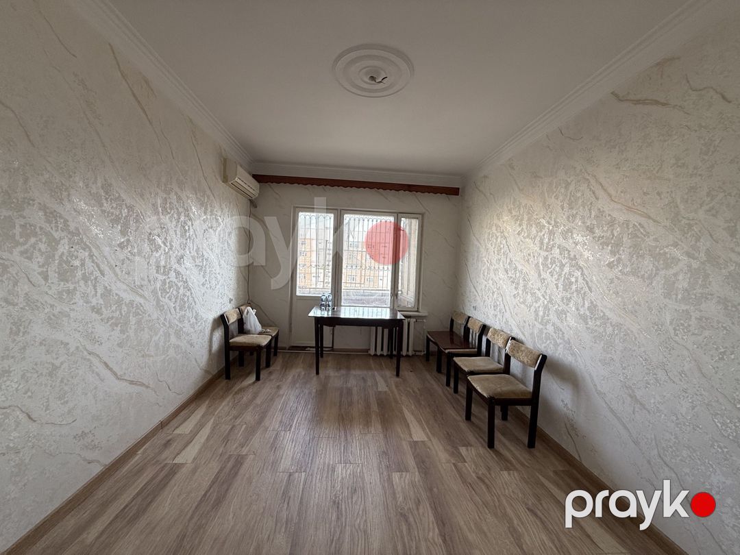 Satılır 4 otaqlı köhnə tikili 102 m² — Mənzil, Bakı